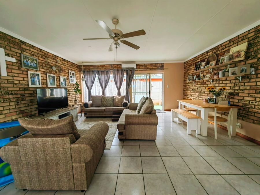3 Bedroom Property for Sale in Miederpark North West